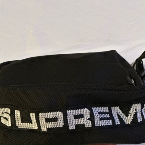 Supreme Cordura shoulder bag black NWT - Picture 5 of 6